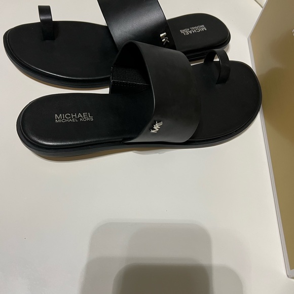 MICHAEL Michael Kors Women's August Toe Ring Slide Sandals Size 7 - Picture 3 of 14